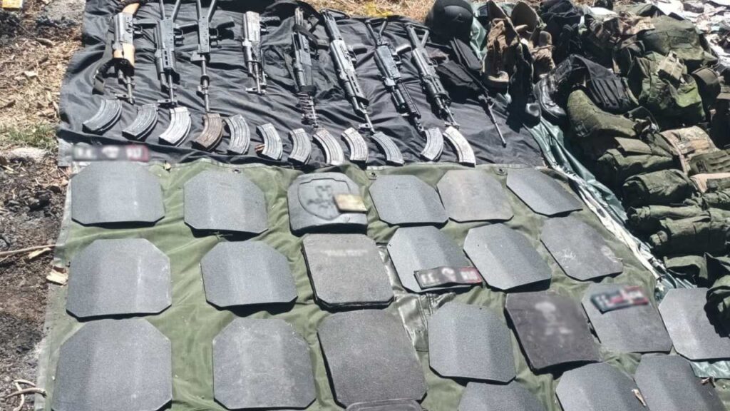 La Guardia Nacional aseguró arsenal durante un operativo en Michoacán.
