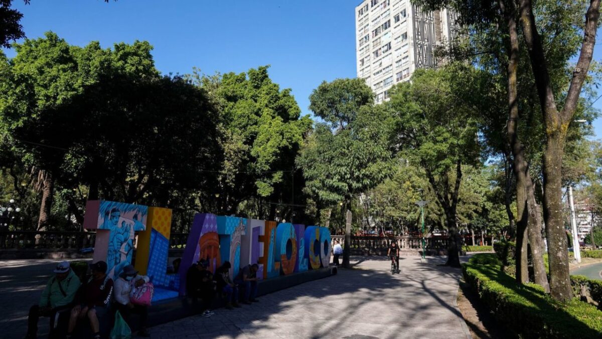 La SSC informó sobre el hallazgo de una persona sin vida dentro de un cesto de plástico en un jardín de la unidad habitacional Tlatelolco.