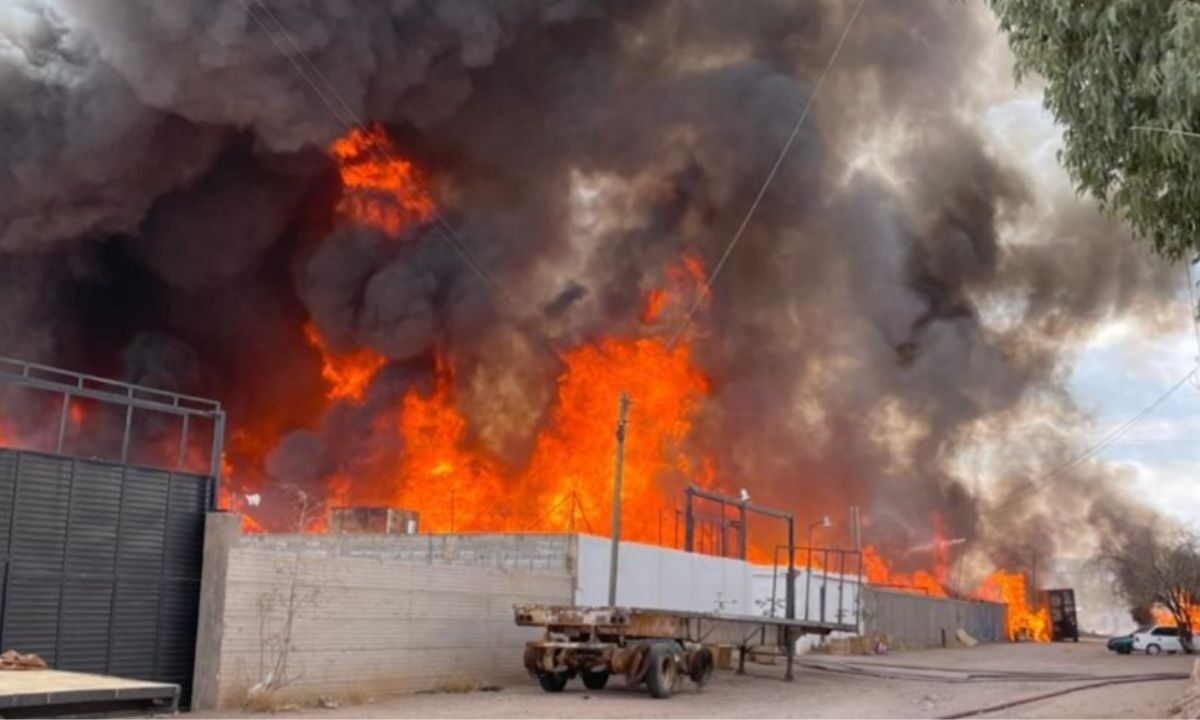 Se incendian dos empresas de tarimas en Chihuahua