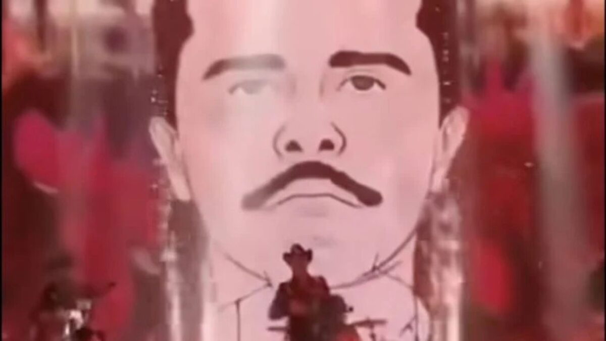 La Fiscalía de Jalisco ha iniciado una investigación en Zapopan luego de que en un concierto de la agrupación Los Alegres del Barranco se proyectaron imágenes de Nemesio Oseguera Cervantes, El Mencho.