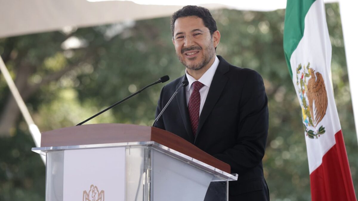 Martí Batres, director del ISSSTE, realizó un llamado para ver la salud como un derecho colectivo y un tema de justicia social.
