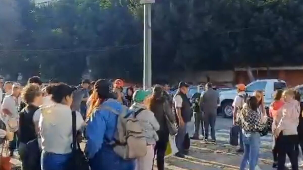 Comerciantes de mercados se pronuncian en manifestación