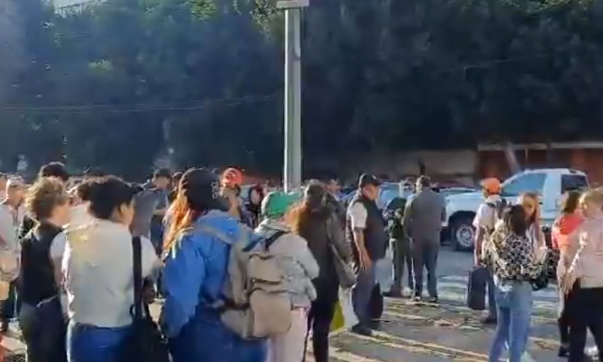 Comerciantes de mercados se pronuncian en manifestación