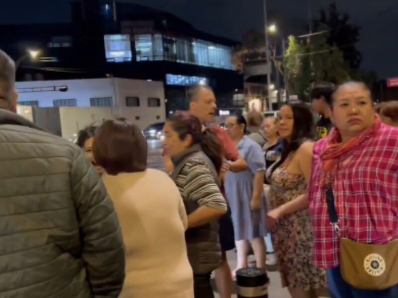 Vecinos en Tlatelolco realizan bloqueo; exigen mayor seguridad