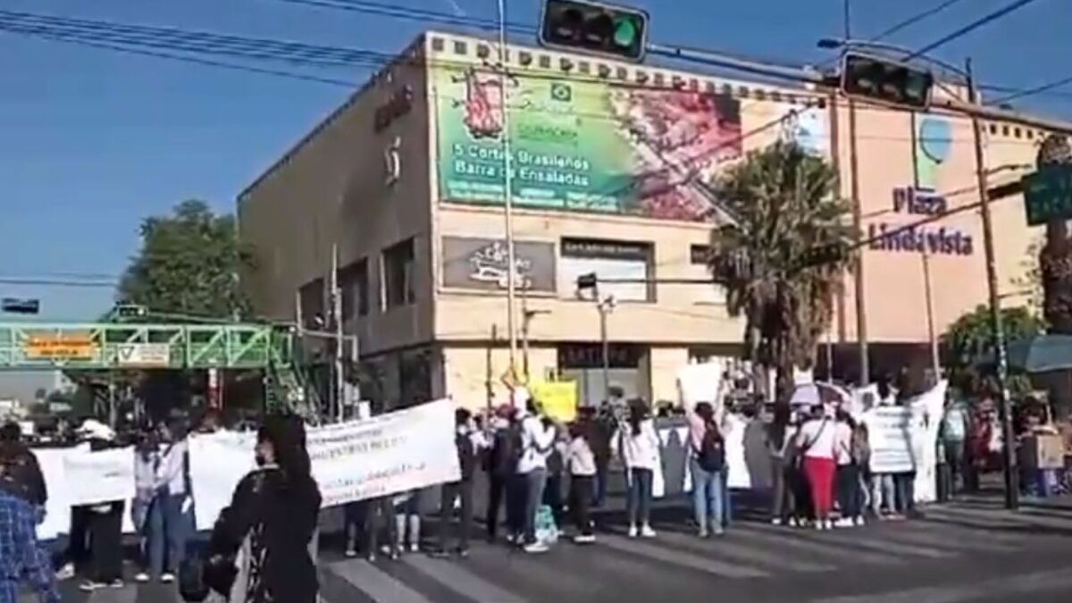 Estudiantes del Cinvestav realizan bloqueo en la GAM