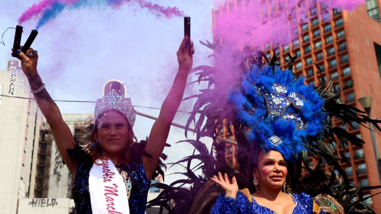 Población trans marcha en CDMX en pro de la igualdad y respeto