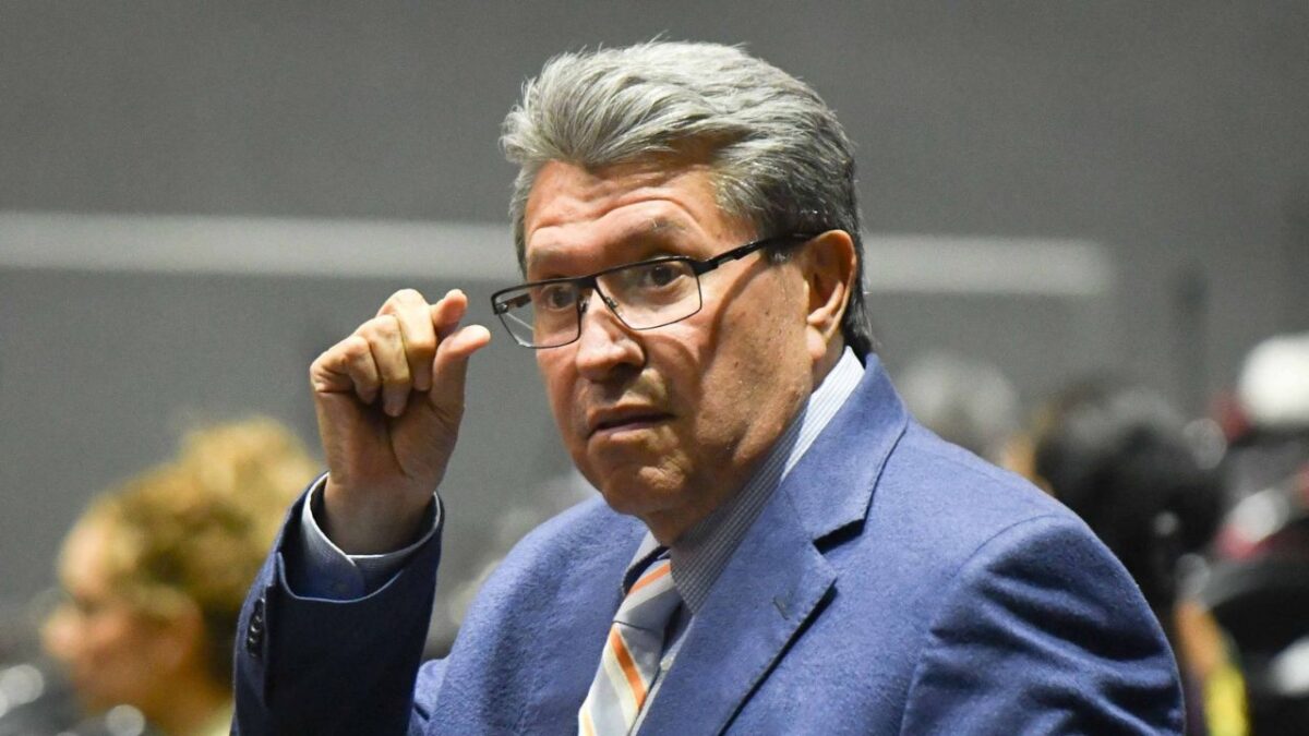 Ricardo Monreal dijo que legisladores de Morena negociaron, sin consultarlo, y ofrecieron 100 votos al grupo parlamentario del PAN.