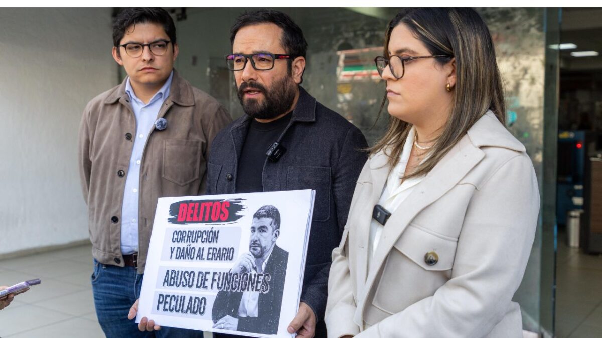 Diputados de Morena en el Congreso de CDMX presentaron denuncia contra el alcalde de Miguel Hidalgo, por peculado, corrupción y abuso.