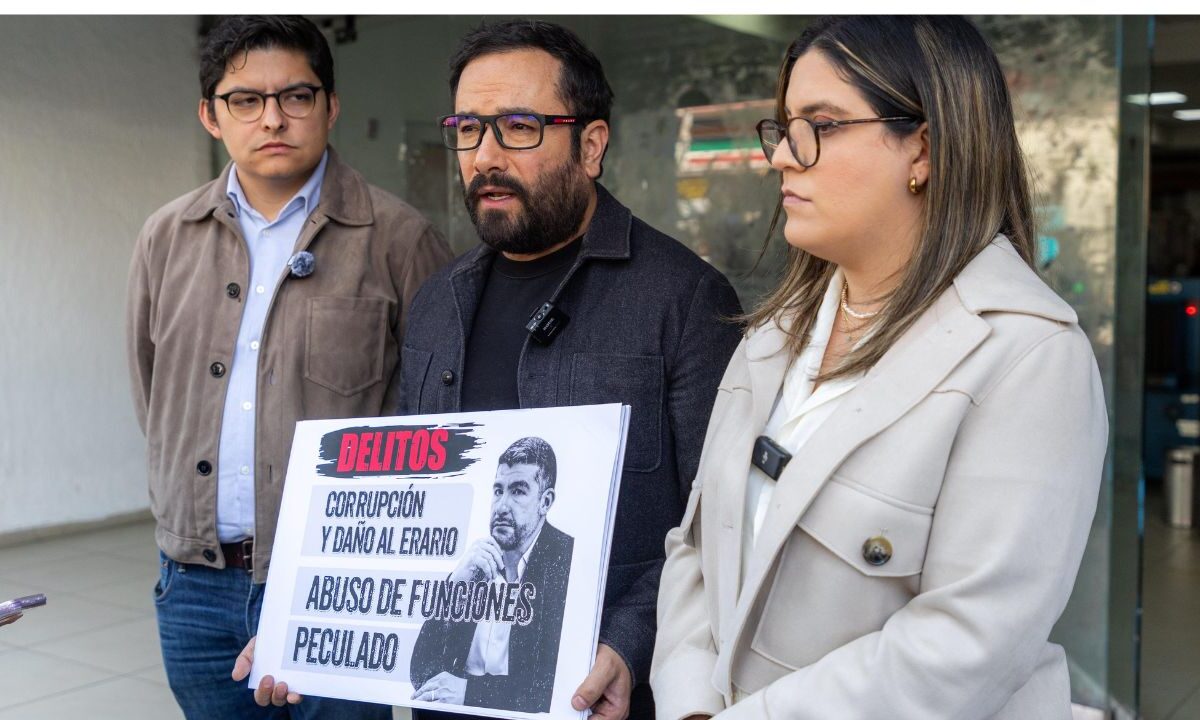 Diputados de Morena en el Congreso de CDMX presentaron denuncia contra el alcalde de Miguel Hidalgo, por peculado, corrupción y abuso.