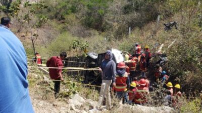 11 muertos en supercarretera Mitla-Tehuantepec en volcadura de autobús