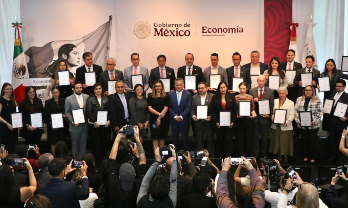 El IMPI entregó hoy a OCESA el distintivo de Marca Famosa en una ceremonia celebrada en la Secretaría de Economía.