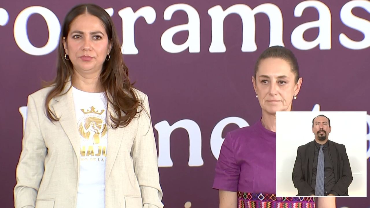 La presidenta Claudia Sheinbaum al lado de la gobernadora de Guanajuato durante su visita a Irapuato. 