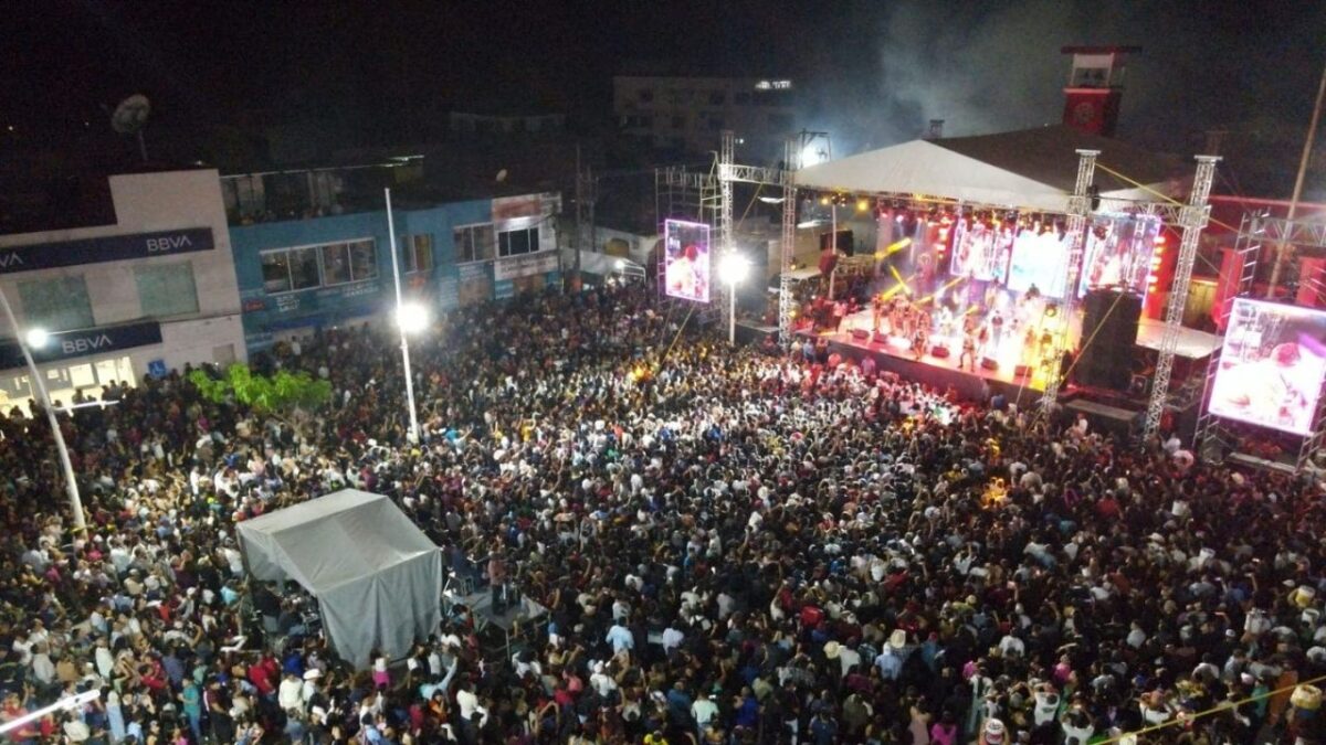 Por balacera, asistentes al cierre del carnaval de Tenosique 2025, en Tabasco, vivieron momentos de pánico durante el concierto de La Arrolladora Banda el Limón.