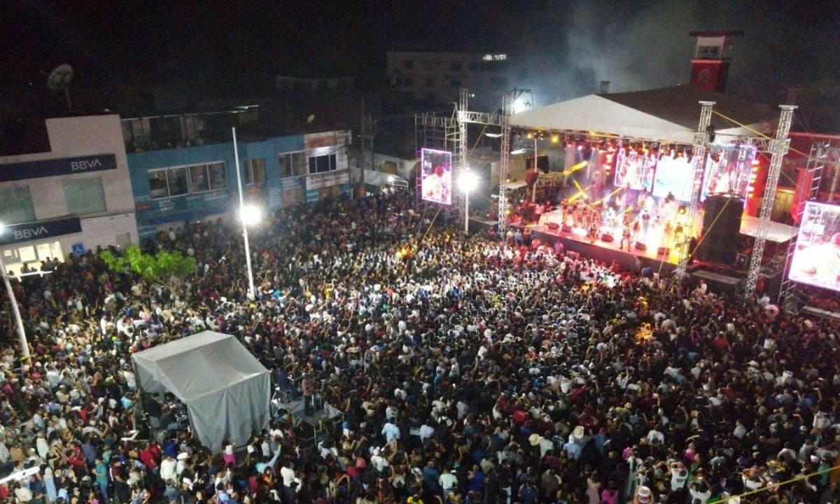 Por balacera, asistentes al cierre del carnaval de Tenosique 2025, en Tabasco, vivieron momentos de pánico durante el concierto de La Arrolladora Banda el Limón.