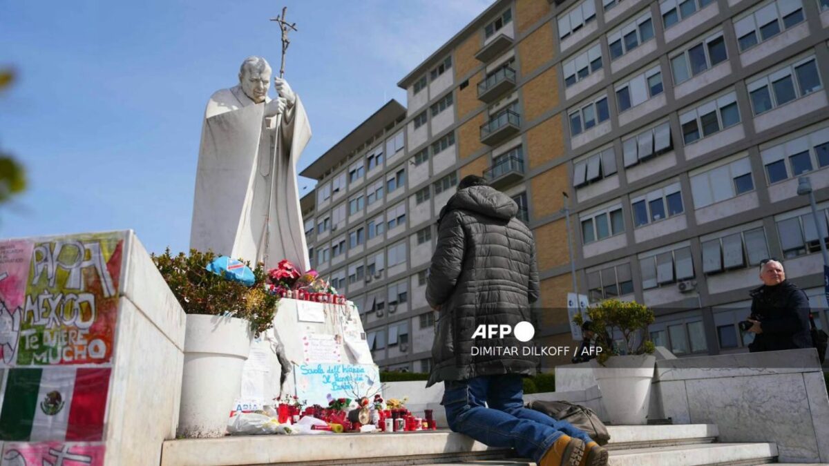 Papa Francisco agradece a sus médicos tras nueva mejora en su estado de salud