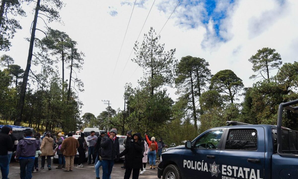 Policía de Tlaquepaque, resguardó a 2 jóvenes, que llegaron a la Central de Autobuses de otros estados con ofertas falsas de trabajo.