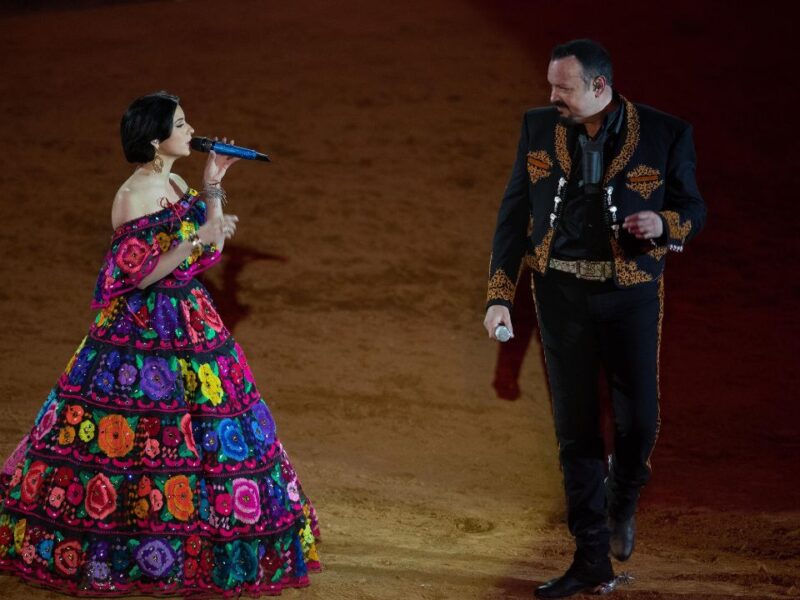 Pepe Aguilar desmiente supuesto aborto de Ángela Aguilar