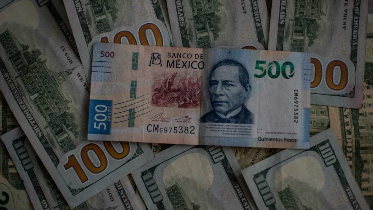 El peso mexicano cierra en 20.32 unidades por dólar tras la pausa con el tema de los aranceles.