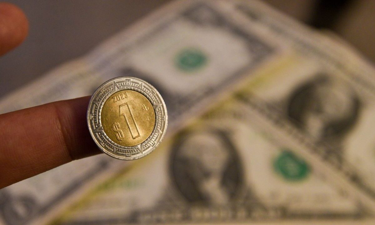 Peso mexicano sufre una fuerte caída frente al dolar de EU por aranceles