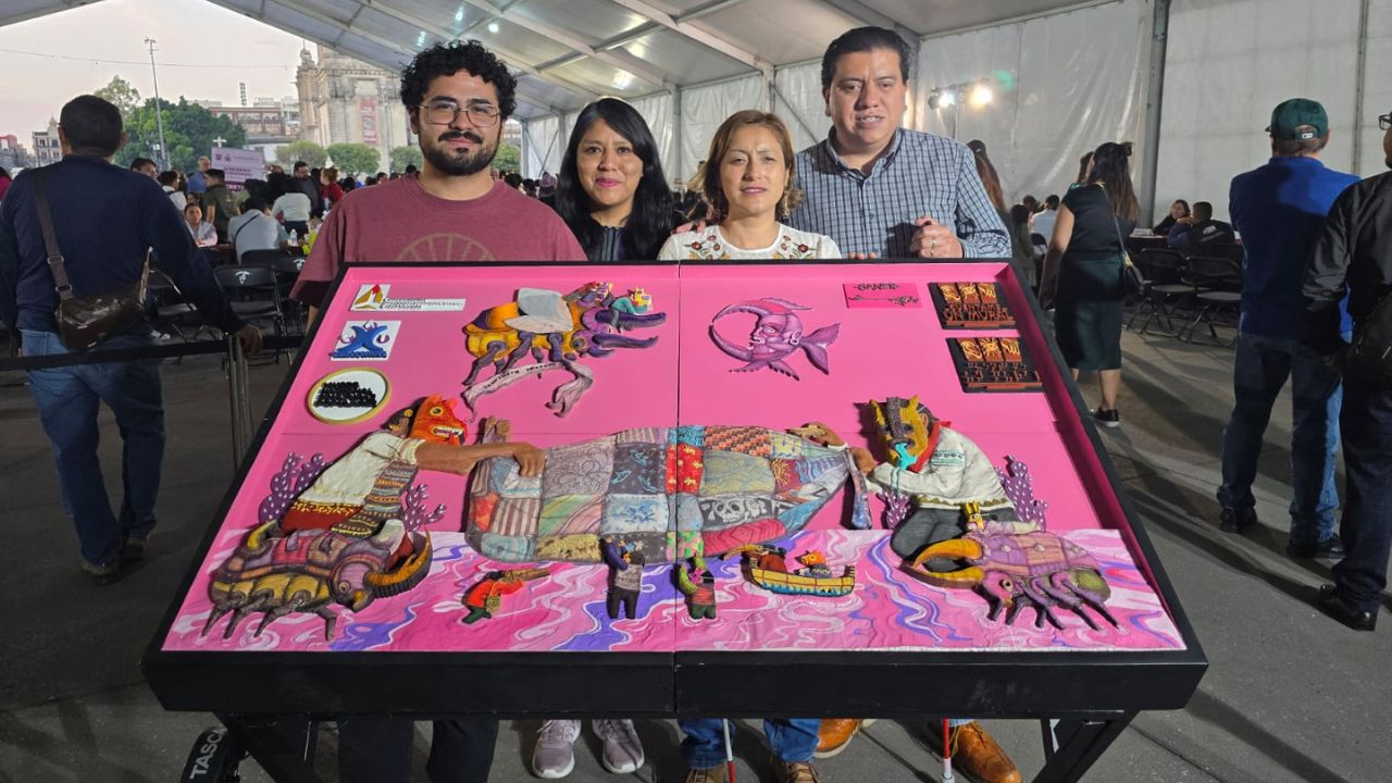 Clara Brugada recibió a integrantes del proyecto "Cuéntame un Mural", quienes buscaron exponer su iniciativa.