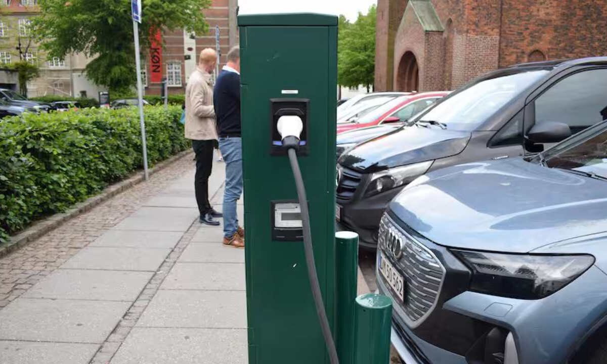 Alfredo del Mazo detalló que con la proliferación de los vehículos eléctricos, se tendrán que redefinir las estrategias de movilidad.