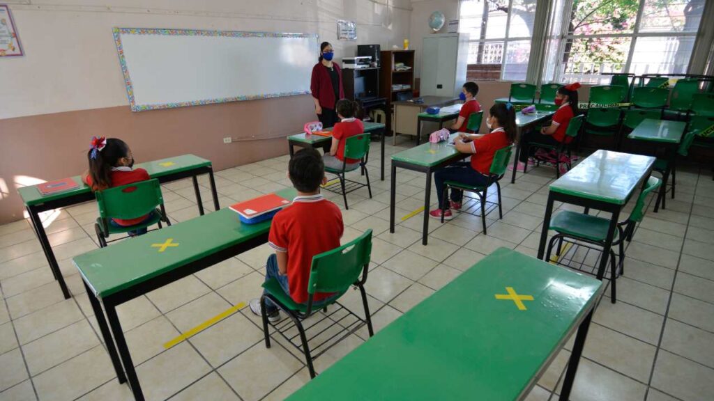 En esfuerzo para combatir el acoso escolar en planteles de la capital, el PRI presentó una iniciativa para castigar el bullying.