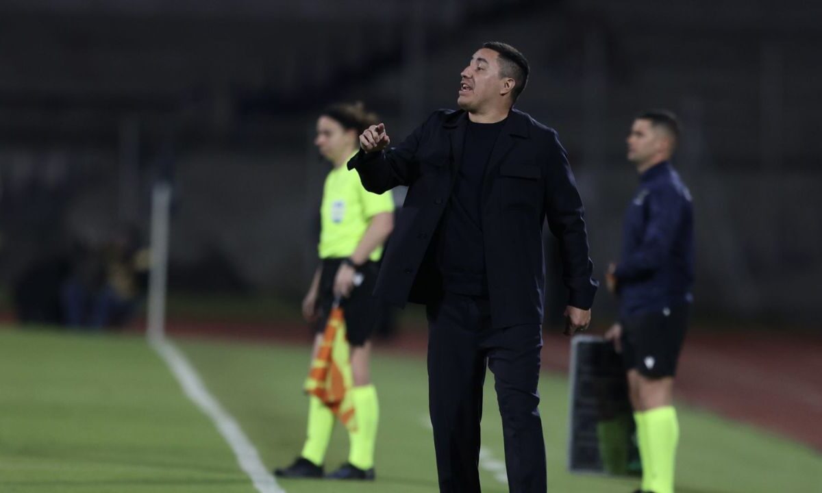 Efraín Juárez inicio con el pie derecho en su presentación como técnico de los Pumas.