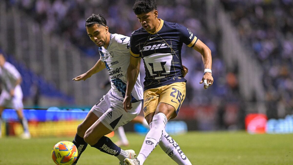 En el debut de Efraín, Pumas goleo a los los de la franja del Puebla, con un marcador de 3-1, en el Estadio Cuauhtémoc.