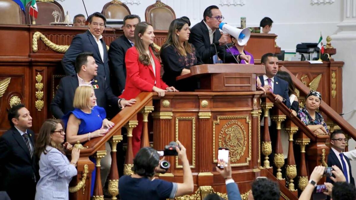 La Ley Orgánica del Congreso capitalino regresará a comisiones, luego de la discusión que tuvieron los partidos políticos.