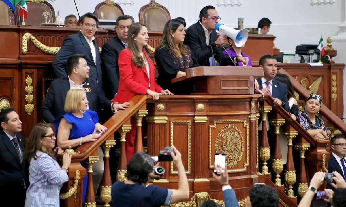 La Ley Orgánica del Congreso capitalino regresará a comisiones, luego de la discusión que tuvieron los partidos políticos.