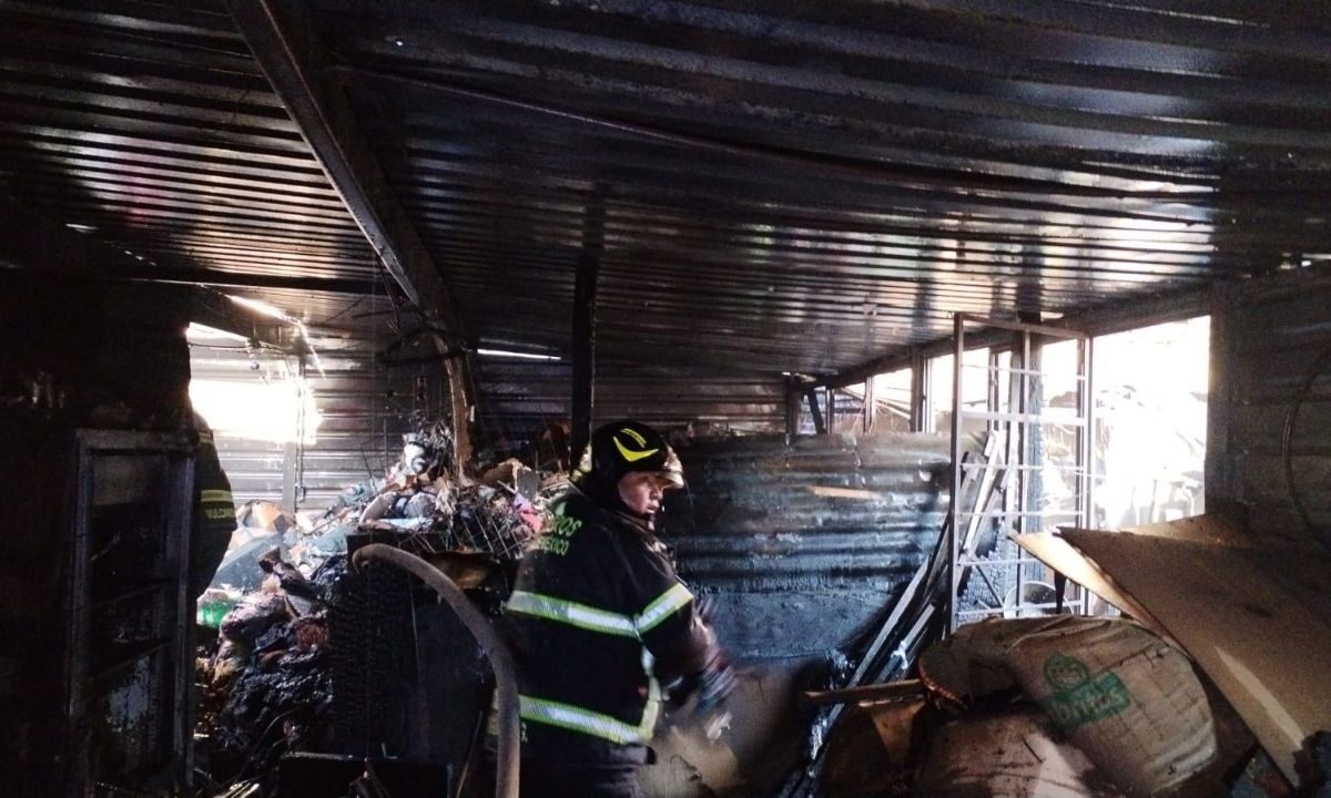 Se registra incendio en casas de cartón en Tacubaya