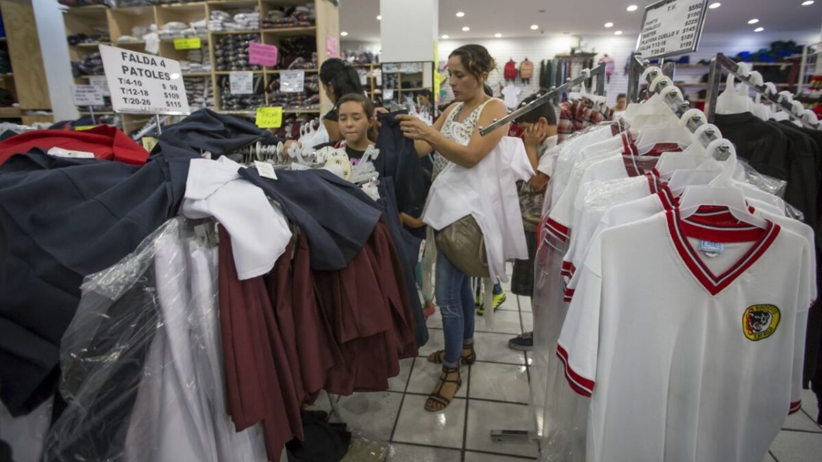 La SEP abre registro para apoyo de uniformes escolares en el estado de Oaxaca.