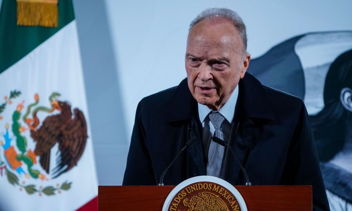 Alejandro Gertz Manero, informó que el exgobernador de Michoacán, Silvano Aureoles Conejo, obtuvo ayuda de sus excolaboradores