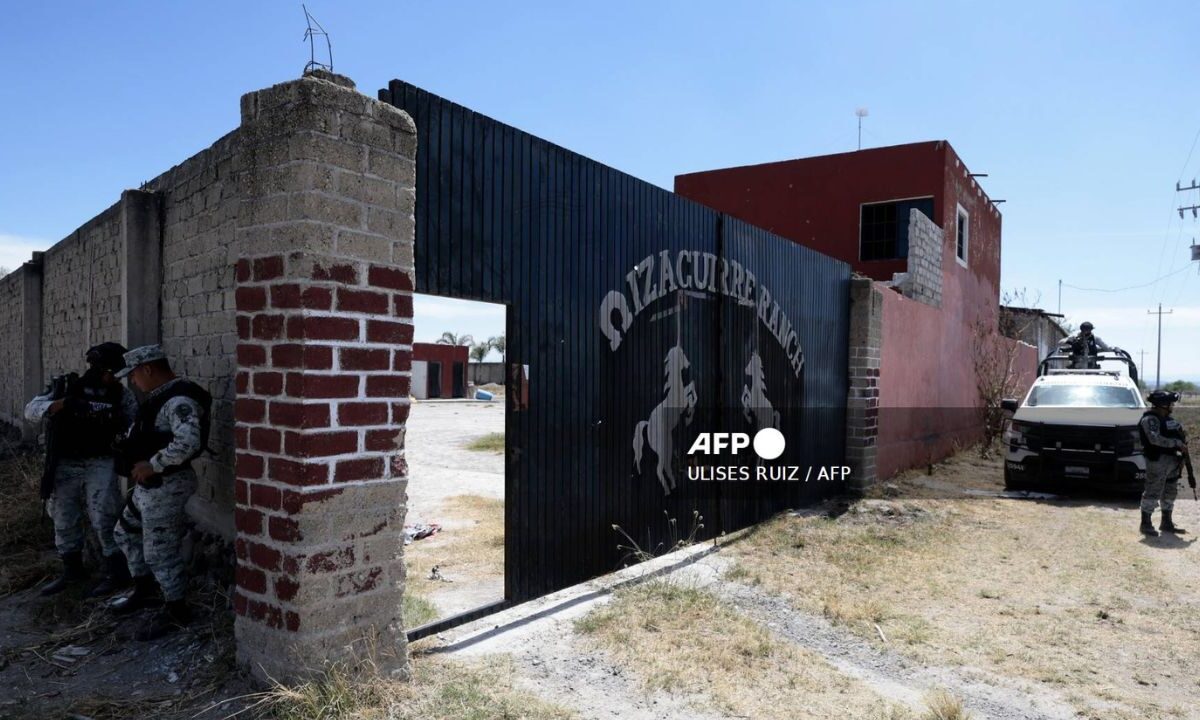 Miembros del colectivo Guerreros Buscadores localizaron tres crematorios clandestinos en un predio rural de Teuchitlán, Jalisco.