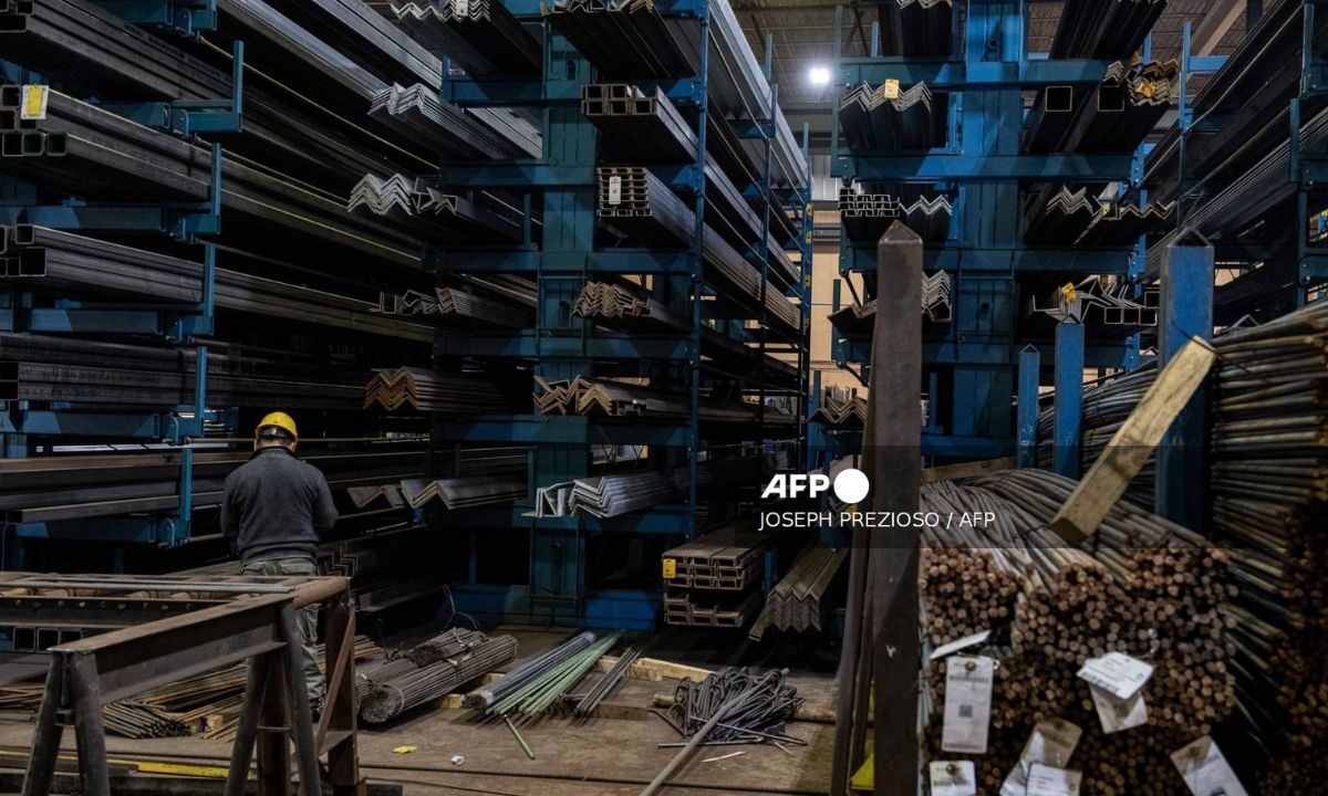 La Unión Europea reducirá en 15% sus importaciones de acero, de acuerdo con el comisario europeo de Estrategia Industrial, Stéphane Séjourné.