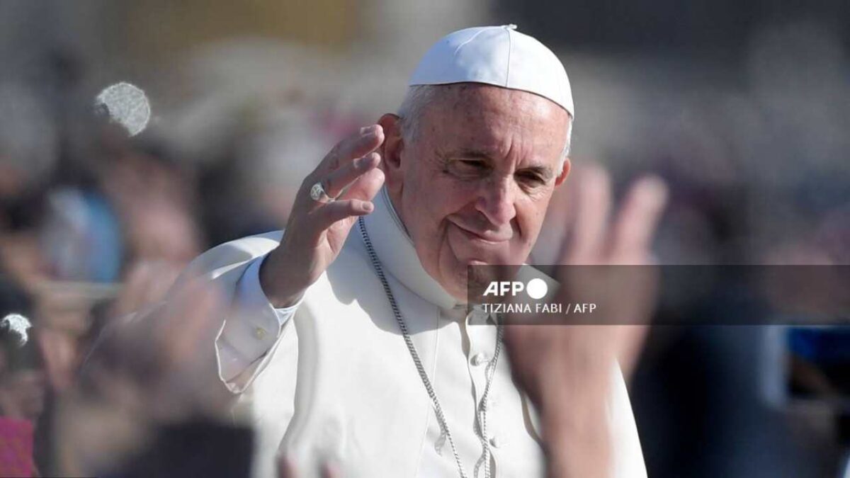 Papa Francisco "tiene la intención de saludar a los fieles desde el hospital”