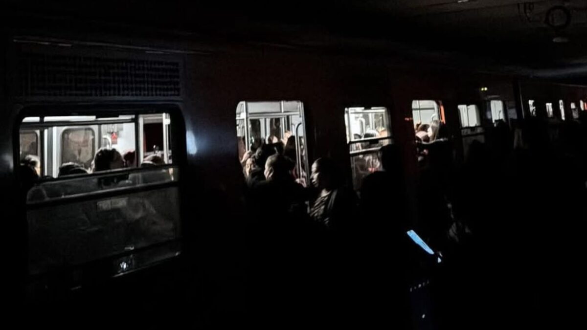 Una Falla eléctrica afectó el servicio de varias estaciones del Metro