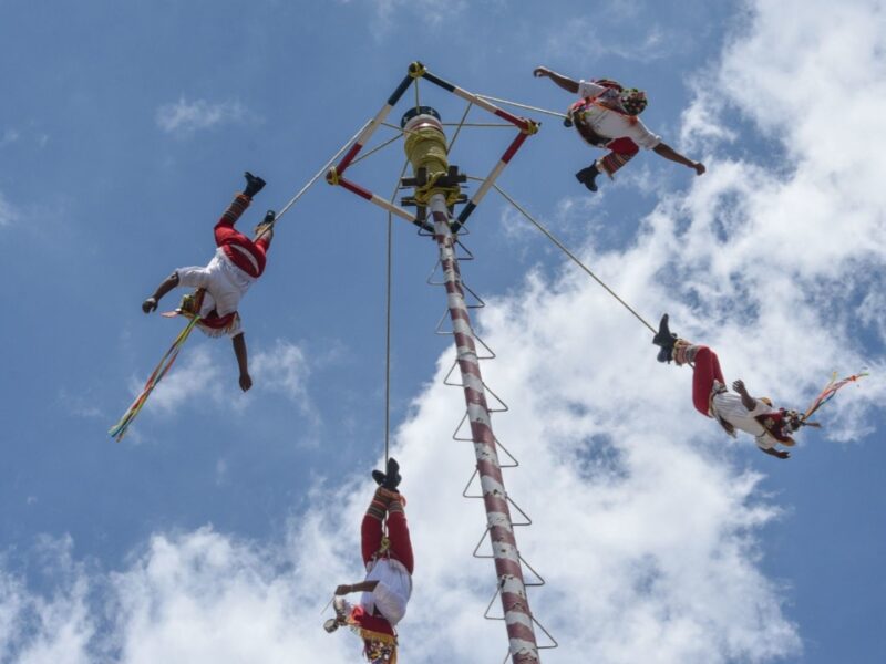 Volador de papantla sufre accidente en Xochimilco