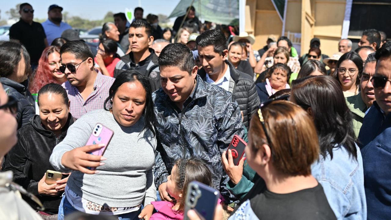 Ricardo Gallardo, Gobernador de San Luis Potosí, celebra la ampliación de operaciones de las empresas Volex y San Luis Dasung, dos de las 10 nuevas inversiones programas para este año en la entidad.