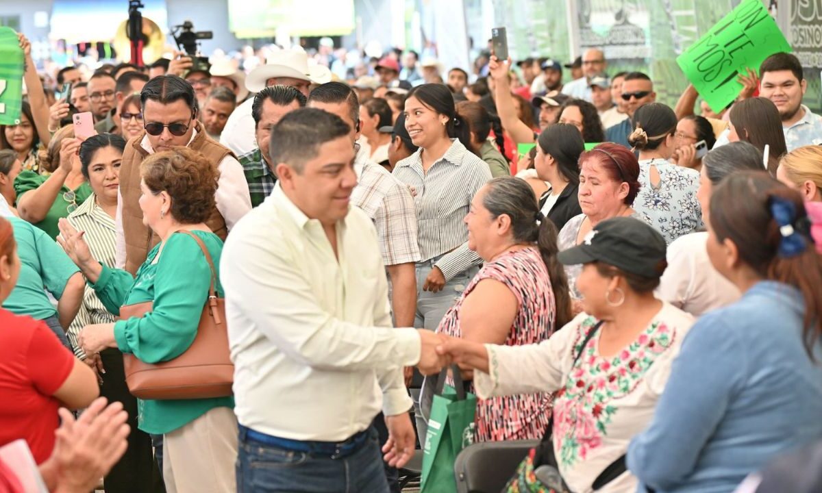 Ricardo Gallardo, Gobernador de San Luis Potosí, celebra la ampliación de operaciones de las empresas Volex y San Luis Dasung, dos de las 10 nuevas inversiones programas para este año en la entidad.