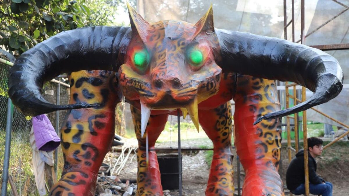 Los habitantes de Santa Rosa Xochiac, conservar la tradición de los shimos , como una forma de defender su identidad