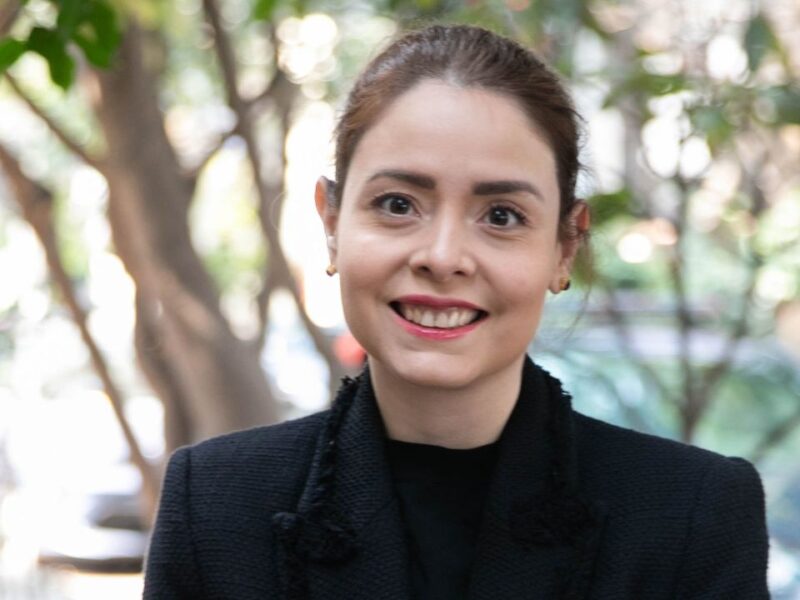 Maryfer Centeno afirma que la reina Isabel II admiraba su trabajo 