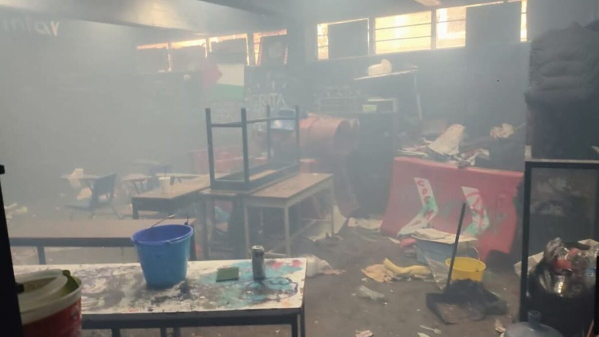 No hay heridos tras reporte de explosión en Prepa 5