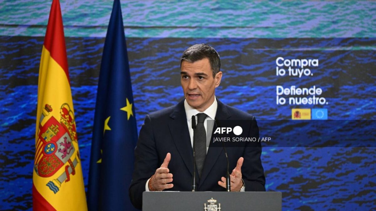 El presidente del Gobierno español, Pedro Sánchez, pronuncia una declaración pública en el Palacio de La Moncloa, Madrid, el 3 de abril de 2025