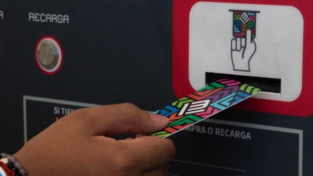 Recuerda que ya puedes pagar el Metro o Metrobús con alguna tarjeta bancaria.