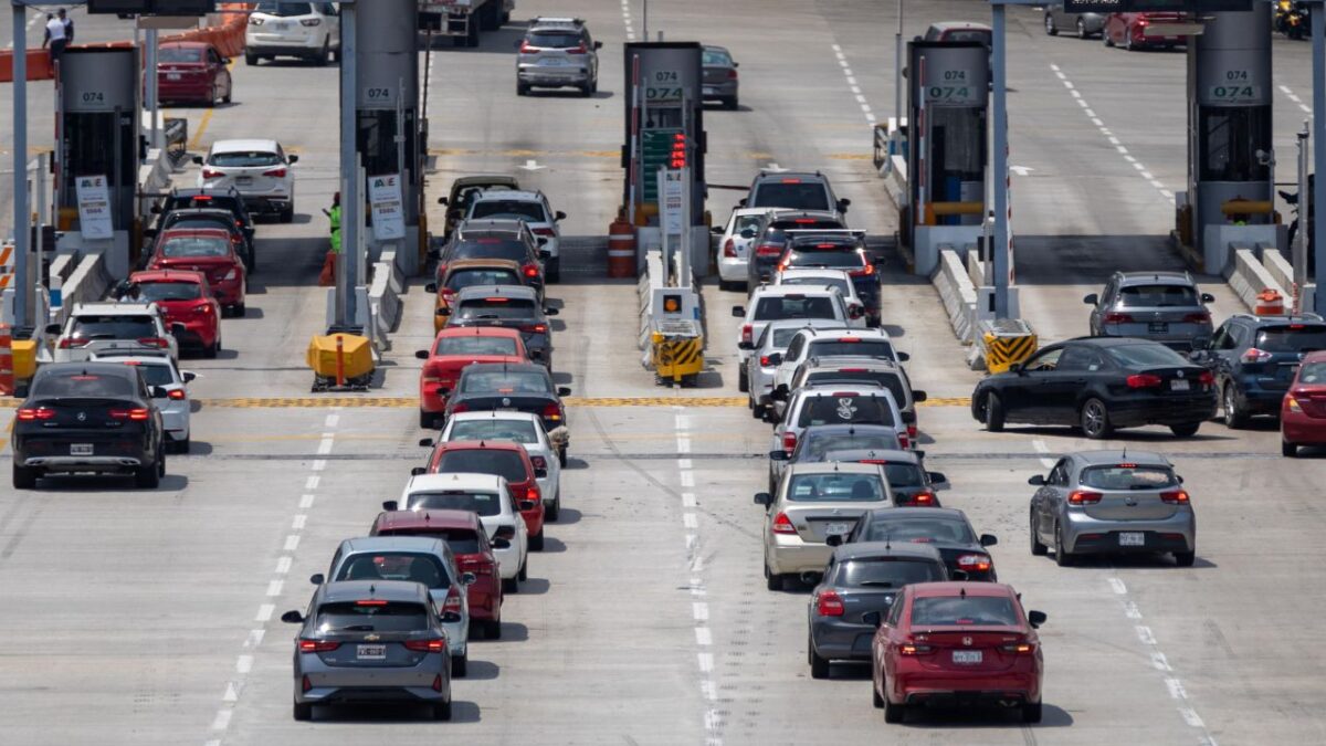 Varias carreteras y autopistas registraron largas filas tras fin de vacaciones por Semana Santa.