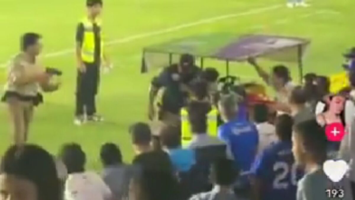 Luego del video del elemento de seguridad apuntando con presunta arma de fuego a la afición en juego del estadio del Celaya, el club lo negó.