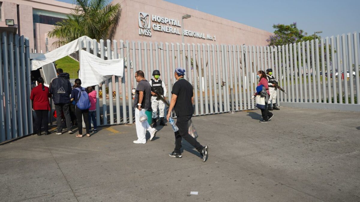 Alertan a aspirante a residencias médicas en Michoacán sobre fraudes en redes sociales.