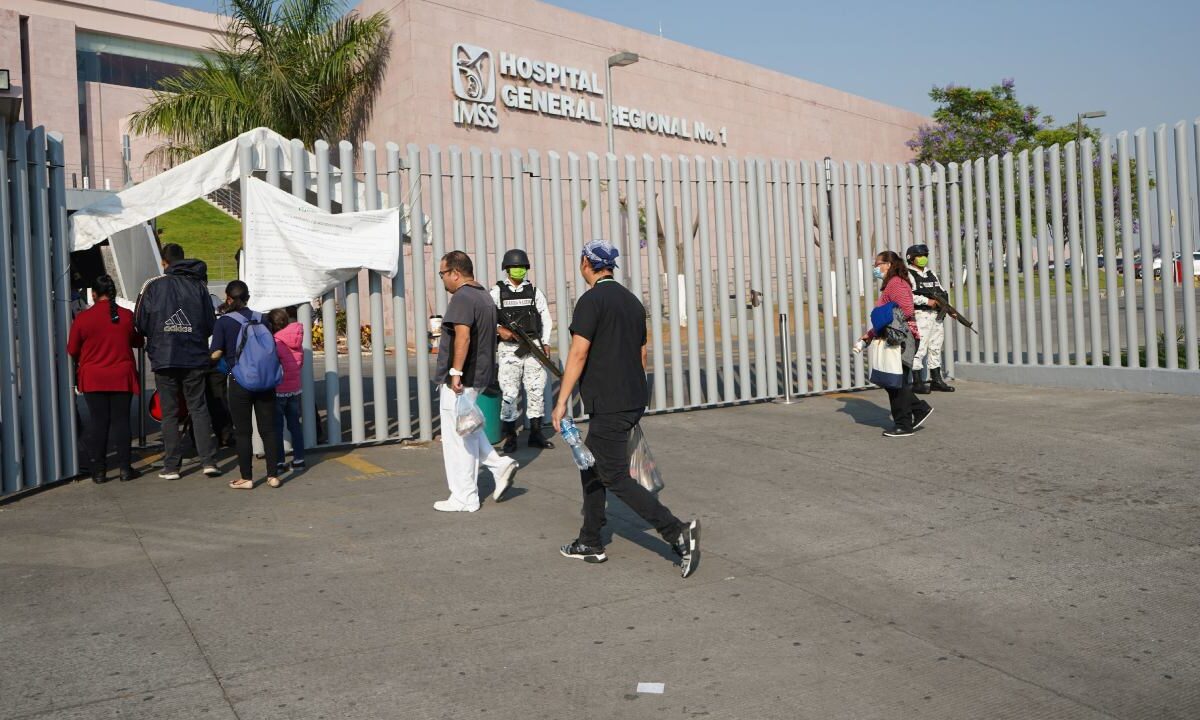 Alertan a aspirante a residencias médicas en Michoacán sobre fraudes en redes sociales.