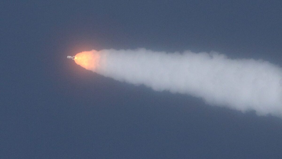 Amazon lanzó su primera tanda de satélites para proporcionar señal de internet del Proyecto Kuiper primera fase el proyecto.